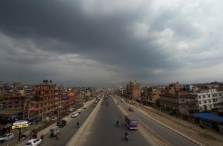Пригородные дороги Катманду - настоящий ад (11 фото)