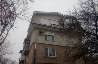 Необычное оформление балкона (2 фото)