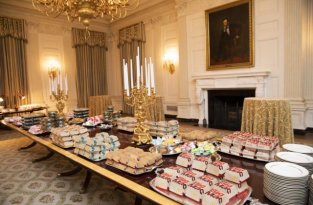 Дональд Трамп накормил футболистов в Белом доме фастфудом (7 фото + видео)