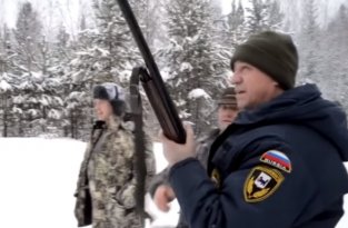 Иркутского губернатора, убившего спящего медведя, потребовали отправить в отставку (2 фото)