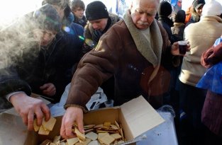 Россияне стыдятся бедности и развала СССР, но вместе с тем гордятся присоединением Крыма (9 фото)