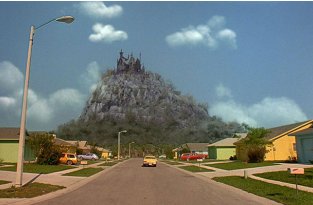 Город из фильма «Эдвард Руки-ножницы» 25 лет спустя (14 фото)