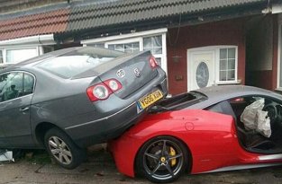 Британец разбил арендованный суперкар Ferrari 458 Italia за 330 000 долларов (3 фото)