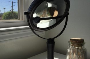 Почему не стоит оставлять зеркала на подоконнике (2 фото)
