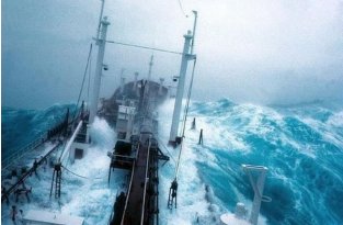 Корабли в шторм (40 фото)