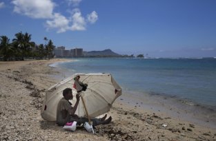 Жизнь бездомных людей на Гавайях (32 фото)