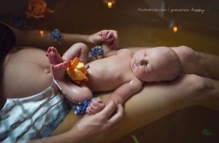 Женщины во время родов и их первые радостные моменты со своими детьми (22 фото)