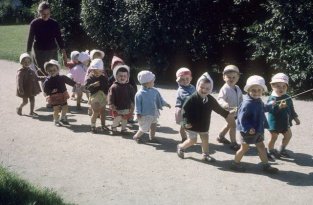 Советский детский сад на прогулке (12 фото)