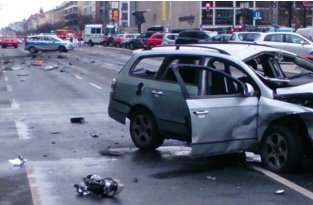 В Берлине взорвался автомобиль (6 фото)