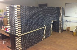 Владельцы благотворительного книжного магазина умоляют людей перестать сдавать «Пятьдесят оттенков серого» (4 фото)