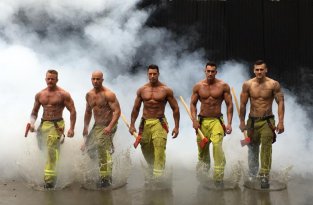 Австралийские пожарные разделись для благотворительного календаря (8 фото)
