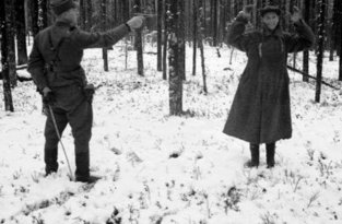 Советский разведчик смеется перед расстрелом — и другие поразительные фото Второй мировой (10 фото)
