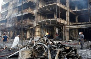 Более 170 человек погибли в результате двойного теракта в Багдаде (5 фото)