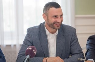 Мэр Киева пришел на работу с бородой