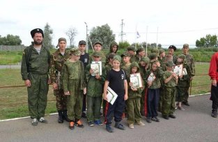 Российские казаки учат детей Донбасса убивать “за веру и царя” – журналист