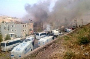 В Турции взорвали здание полиции, много убитых и раненых