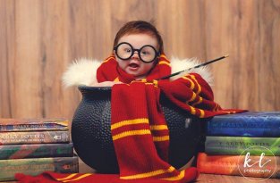 Красивая фотосессия симпатичной 3-месячной девочки в стиле «Гарри Поттер» (6 фото)
