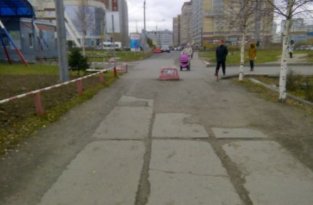 В Санкт-Петербурге провели «ремонт» пешеходной дорожи с помощью фотошопа (4 фото)
