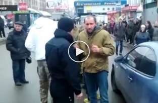 Лицом в асфальт. В Киеве полиция проучила хама