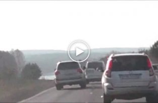 В сети появилось видео аварии с участием главы регионального ГИБДД Юрия Мовшина