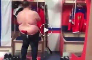 Американский болельщик помочился в коньки российского хоккеиста Павла Дацюка