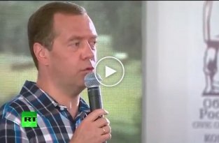 Дмитрий Медведев о низких зарплатах преподавателей