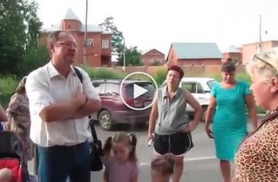 Женщина оттаскала на матах чиновников администрации города Бийска (маты)