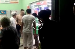 Посетитель супермаркета подрался с охранником 