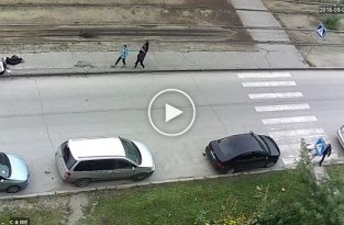 Водитель трамвая выкинул на улицу мужчину которому стало плохо