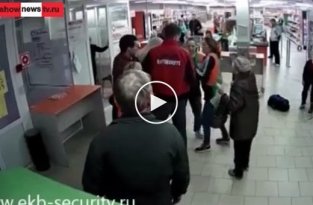 Продавщицы-дзюдоистки задержали вора в продуктовом магазине Екатеринбурга
