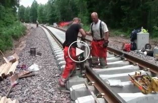 Термитная сварка рельс на железной дороге в Швеции
