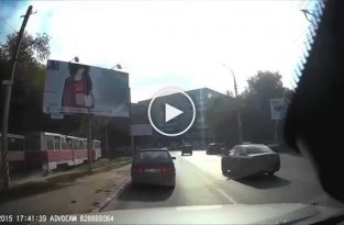 В Саратове трамвай протащил парня по рельсам 