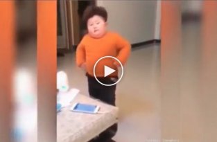 Танцующего китайского мальчика прозвали «мини Ким Чен Ыном» 