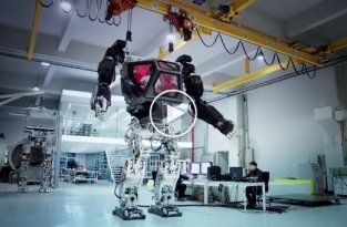 В Южной Корее создали гигантского человекоподобного робота