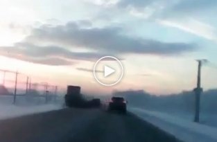 Женщина столкнулась с грузовиком под Красноярском
