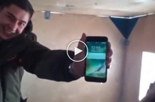 В Якутске водолаз достал со дна реки работающий iPhone 7, пролежавший 13 часов в воде