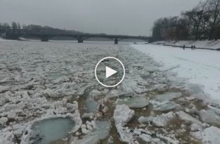 Ледоход на реке Уж. Невероятная сила украинской природы