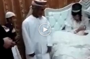 80-летний старик женится на 12-летней девочке