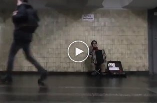 Дух «Игры престолов» в киевском метро Оболонь