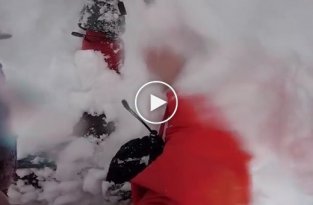 Спасение заживо погребенного в сугробе сноубордиста