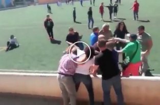 Массовая драка родителей на детском футбольном матче в Испании