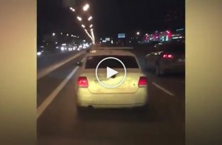 В Москве водитель не пропускал скорую помощь (маты)