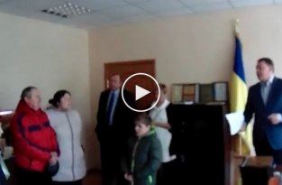 Возмущенные жители ворвались в кабинет мэра Краматорска