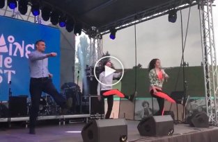 Мэр Киева Виталий Кличко поблагодарил забавным танцем волонтеров Евровидения