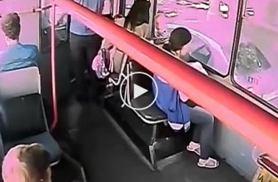 В Краснодаре двое мужчин избили водителя троллейбуса