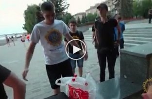 Рейд украинских активистов и полицейских против алкоголя в Днипре