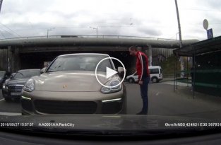 В Киеве принципиальный парень поставил на место наглого водителя на Porsche Cayenne