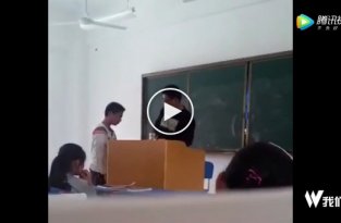 Китайский учитель надавал пощечин ученикам за плохо написанный диктант