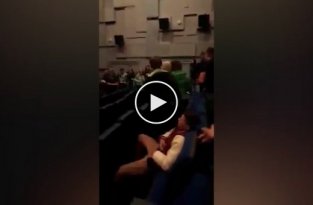 Массовая драка зрителей во время сеанса в кинотеатре Выборга