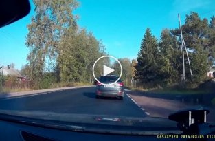 Водитель протаранил два автомобиля в Карелии